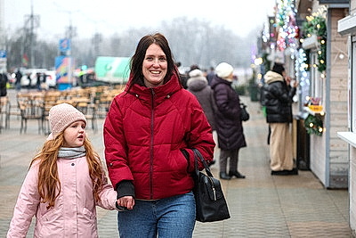 Зимняя сказка и вкусные угощения. Рождественская ярмарка открылась у Дворца спорта в Минске