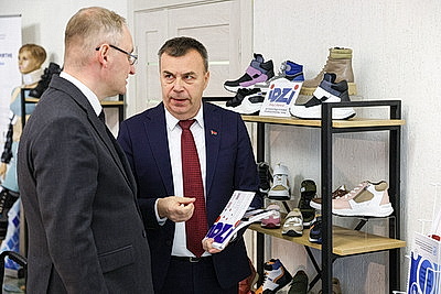 Средства гигиены, специальная обувь и одежда. Что предлагают предприятия \"Беллегпрома\" для людей с инвалидностью