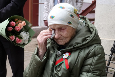 \"Живите всегда под мирным небом\". Ветеран из Могилева дала наказ молодежи беречь свою землю