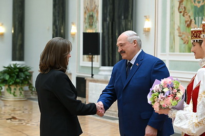 Лукашенко вручил госнаграды женщинам из различных сфер деятельности и регионов страны