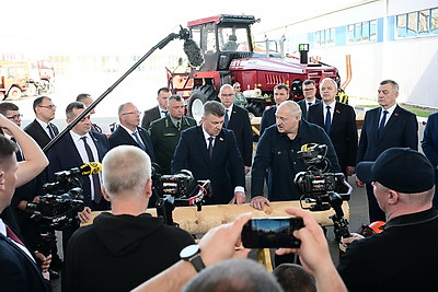 Лукашенко во время рабочей поездки в Витебскую область посетил Оршанский лесхоз