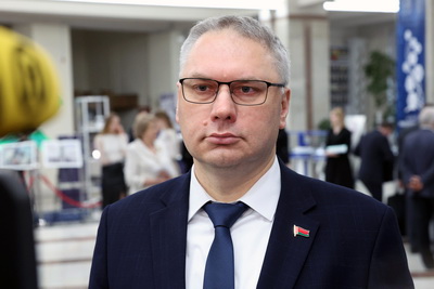 Микроэлектроника, биотехнологии, ИИ. Гусаков перечислил приоритеты развития белорусской науки