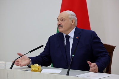 Лукашенко проголосовал на президентских выборах и провел пресс-конференцию для СМИ