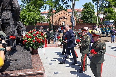 Памятник советским пограничникам открыли у стен Брестской крепости