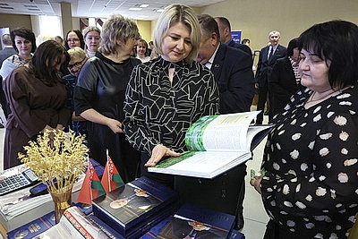 Книгу \"Наш Президент\" презентовали в Шклове