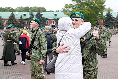 Молодое пополнение пограничников и военнослужащих внутренних войск приняли присягу в Брестской крепости