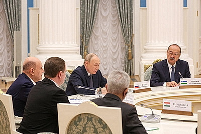 Путин встретился с главами правительств стран ШОС