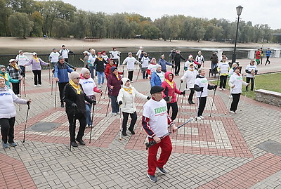 В Гомеле прошел марафон по скандинавской ходьбе