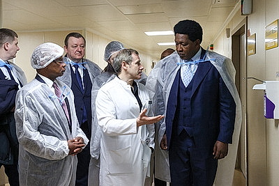 Парламентская делегация Кении посетила МНПЦ хирургии, трансплантологии и гематологии и МТЗ