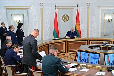 Лукашенко проводит селекторное совещание по уборочной кампании