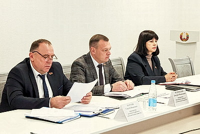 Вопросы животноводства и подготовка к посевной. Крутой посещает Могилевскую область