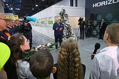 Лукашенко на \"Горизонте\" дал официальный старт массовому роботизированному производству телевизоров с ИИ