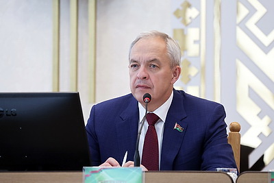 Уборочная, перспективы развития региона. Сергеенко с рабочей поездкой посетил Витебскую область