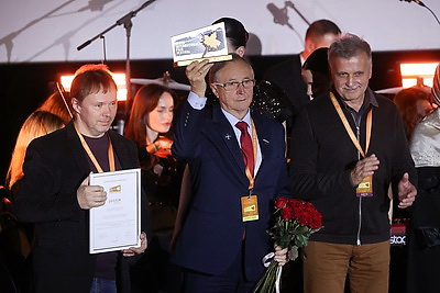 \"Лiстапад\": специальный приз Президента Беларуси присужден китайскому режиссеру Чжан Чжуну