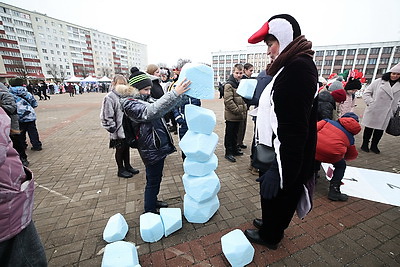 Более 600 ребят собрал областной новогодний праздник в Солигорске