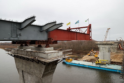 Строительство моста через реку Сож продолжается в Ветковском районе