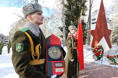 Кубок-символ \"Эстафеты Победы\" торжественно передали российским пограничникам