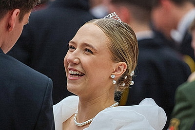 Вальс, кадриль и полонез. Дворец Независимости собрал участников красочного новогоднего бала