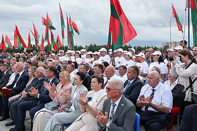 Обновленную областную Доску почета открыли в Могилеве