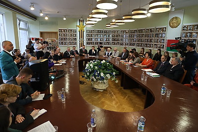 На \"Лістападзе\" состоялась презентация книги \"Смотри и помни. Великая Отечественная война в белорусском кино\"