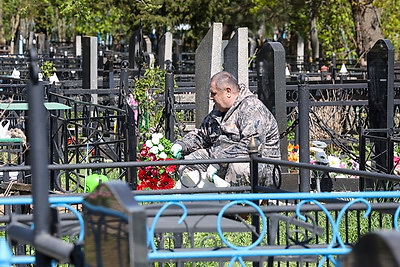 У православных верующих - Радуница