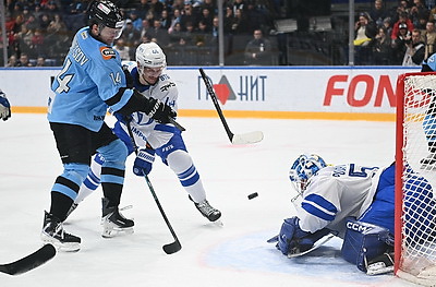 Хоккеисты \"Динамо\" разгромили московских одноклубников