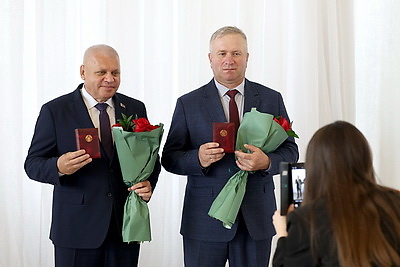 Турчин вручил госнаграды представителям различных сфер