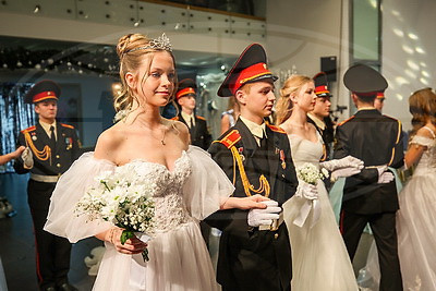 Юные и прекрасные: в Национальной школе красоты состоялся ежегодный праздничный новогодний бал