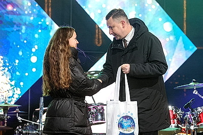 Гродно засиял огнями. Праздник \"Чароўныя ліхтарыкі\" открыл новогодний сезон в Гродно