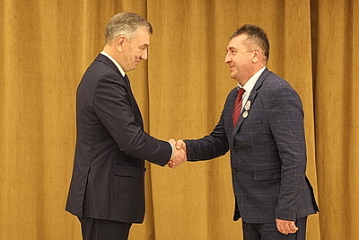 \"Коллективы АПК способны решать любые задачи даже в непростых условиях\". Назаров о заслугах сельхозпроизводителей