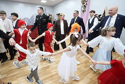 Тепло и душевно. Воспитанников Сенненского детского дома поздравили с наступающим Новым годом