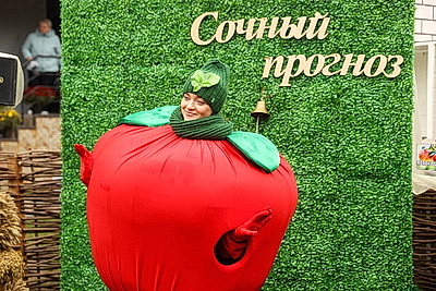 Памятник креветке, выставка караваев и подворий. В Белоозерске проходят \"Дажынкі-2025\"