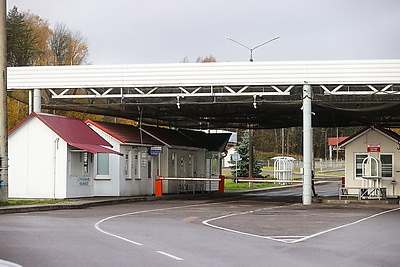 Это \"как-то не по-человечески\". Что происходит на границе с Литвой в \"Каменном Логе\"