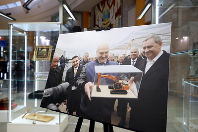 \"Просто беспрецедентный случай\". Уникальная выставка подарков Президенту открылась в Минске