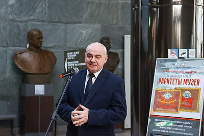 Эскизы знамени партизанской бригады \"Пламя\" представили в Музее истории ВОВ