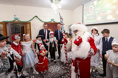 Акция \"Наши дети\". С новогодними праздниками поздравили ребят витебского детского дома