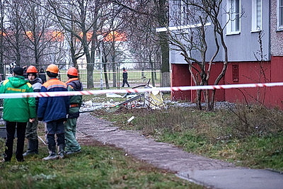 Спасатели работают на месте взрыва газа в Гомеле