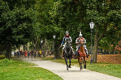 В Несвижском замке завершились соревнования по бегу с препятствиями Bison Race, собравшие 1500 участников всех возрастов