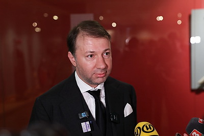 \"Элегантность серебра\". В Национальном художественном музее представили сокровища оманского двора