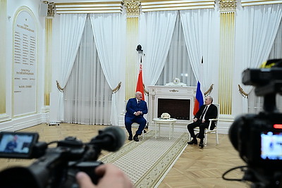 Лукашенко провел переговоры с Путиным
