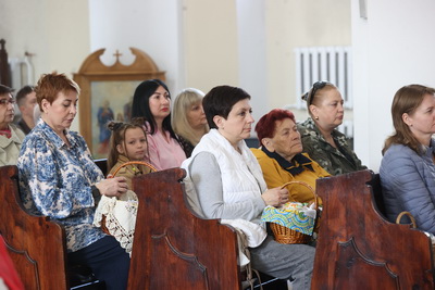 Накануне Пасхи белорусы освящают куличи в храмах и костелах