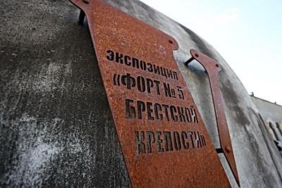 \"Мурашки бежали по телу\". Участники медиатура \"Дорогами Победы\" посетили Брестскую крепость