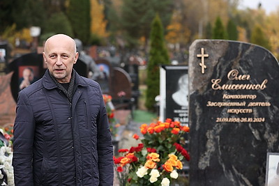 Последний аккорд. Памятник композитору Олегу Елисеенкову открыли на Восточном кладбище в Минске