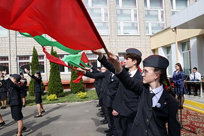Последние звонки прозвенели для выпускников школ Беларуси