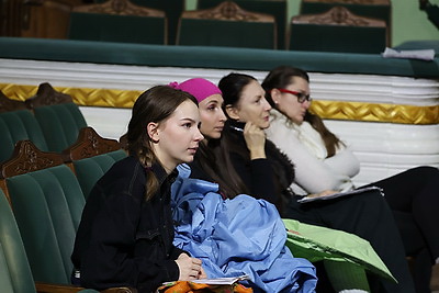 Могилевский драмтеатр готовит премьеру яркой новогодней сказки