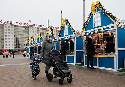 От ледового катка до подарков ручной работы. Чем удивляет рождественская ярмарка в Витебске