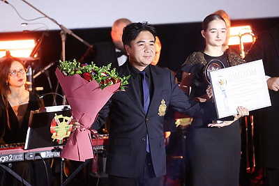 \"Лiстапад\": специальный приз Президента Беларуси присужден китайскому режиссеру Чжан Чжуну