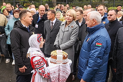 Памятник креветке, выставка караваев и подворий. В Белоозерске проходят \"Дажынкі-2025\"