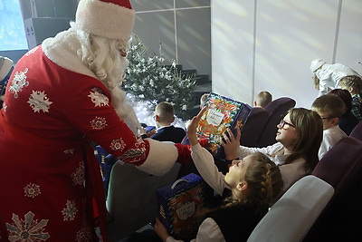 Более 600 ребят собрал областной новогодний праздник в Солигорске