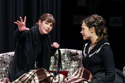 Спектакль \"Волки и овцы\" в рамках гастролей представили российские артисты на сцене молодежного театра